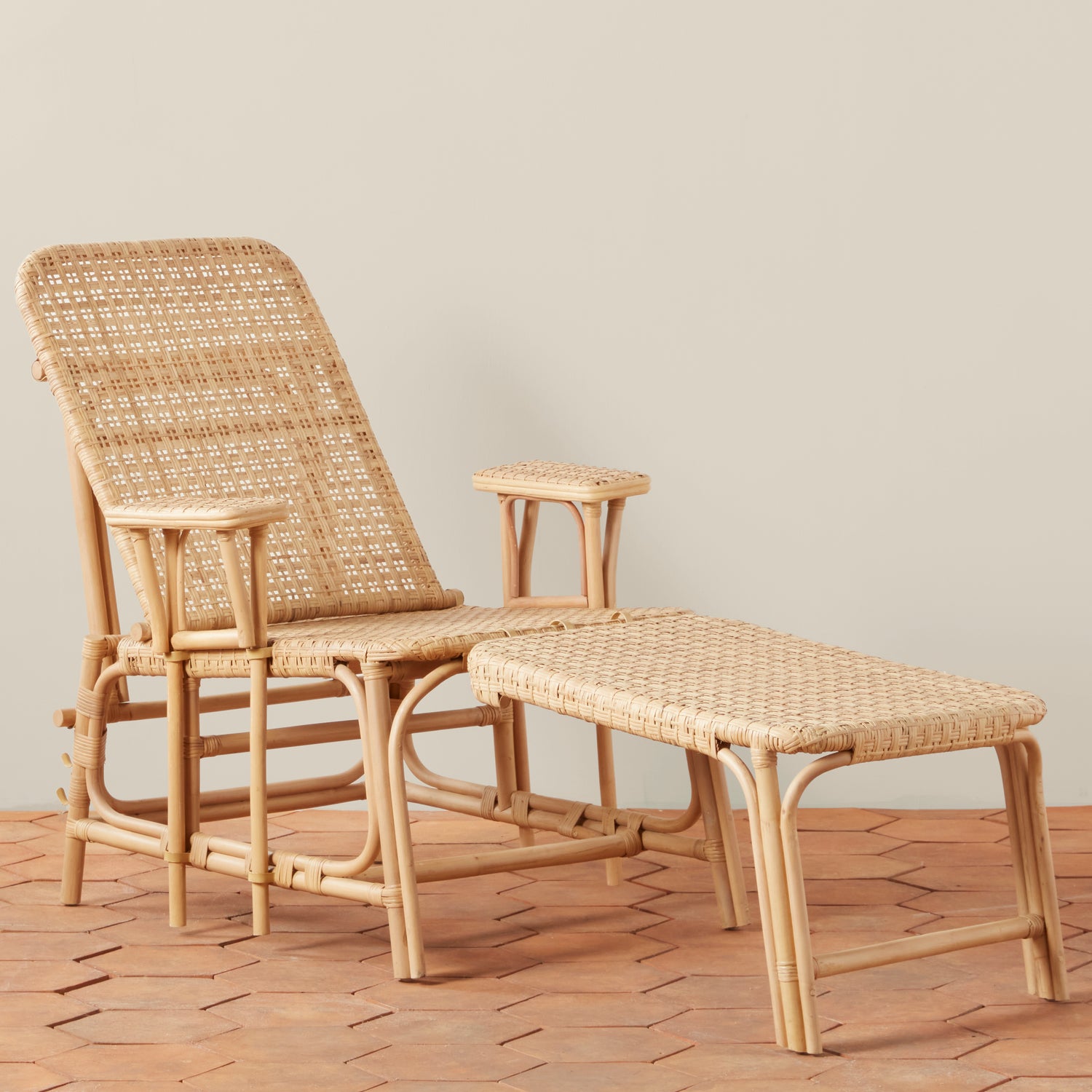 flore chaise lounge angle- Number 1
