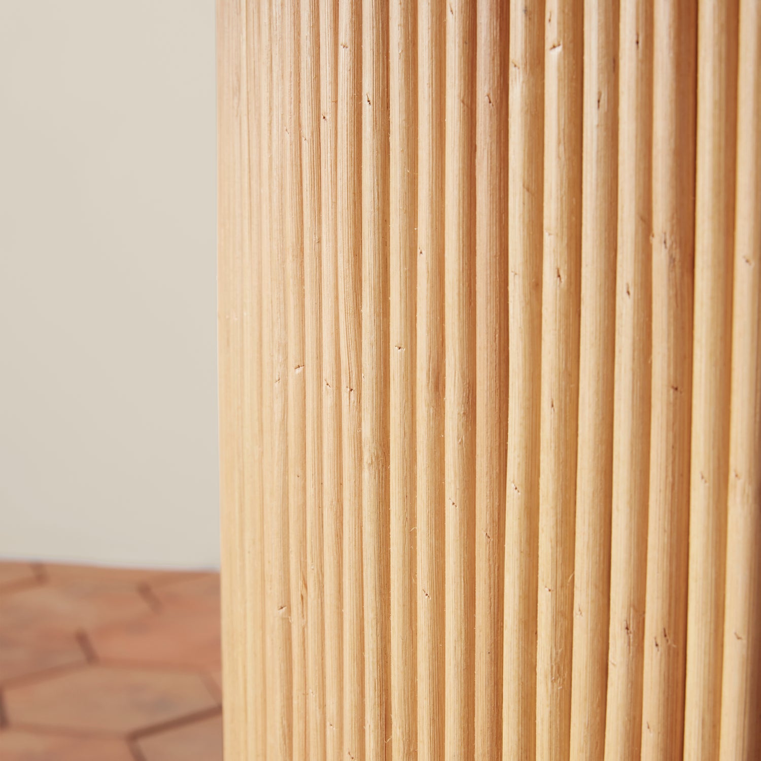 gabriella round dining table detail- Number 6
