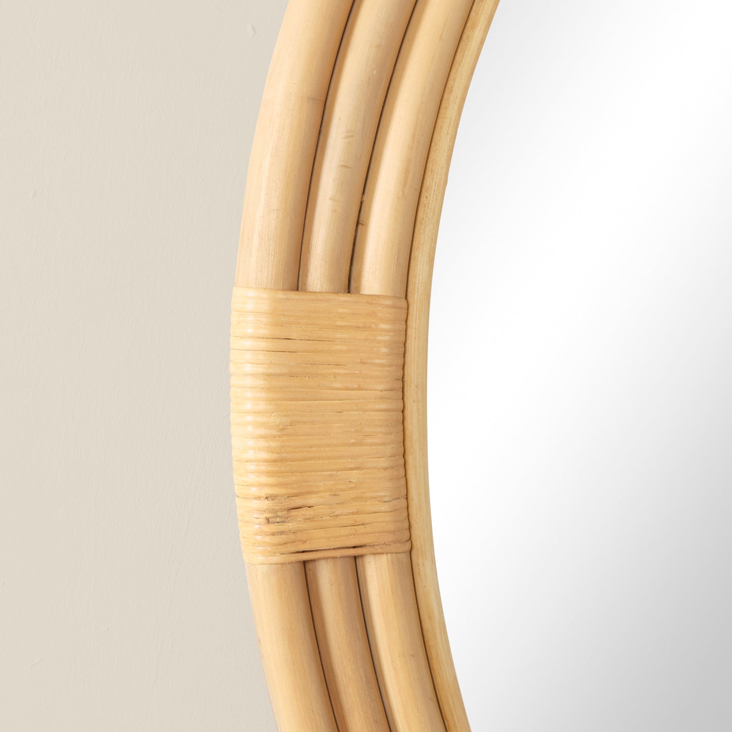 pelicano small round mirror detail- Number 2