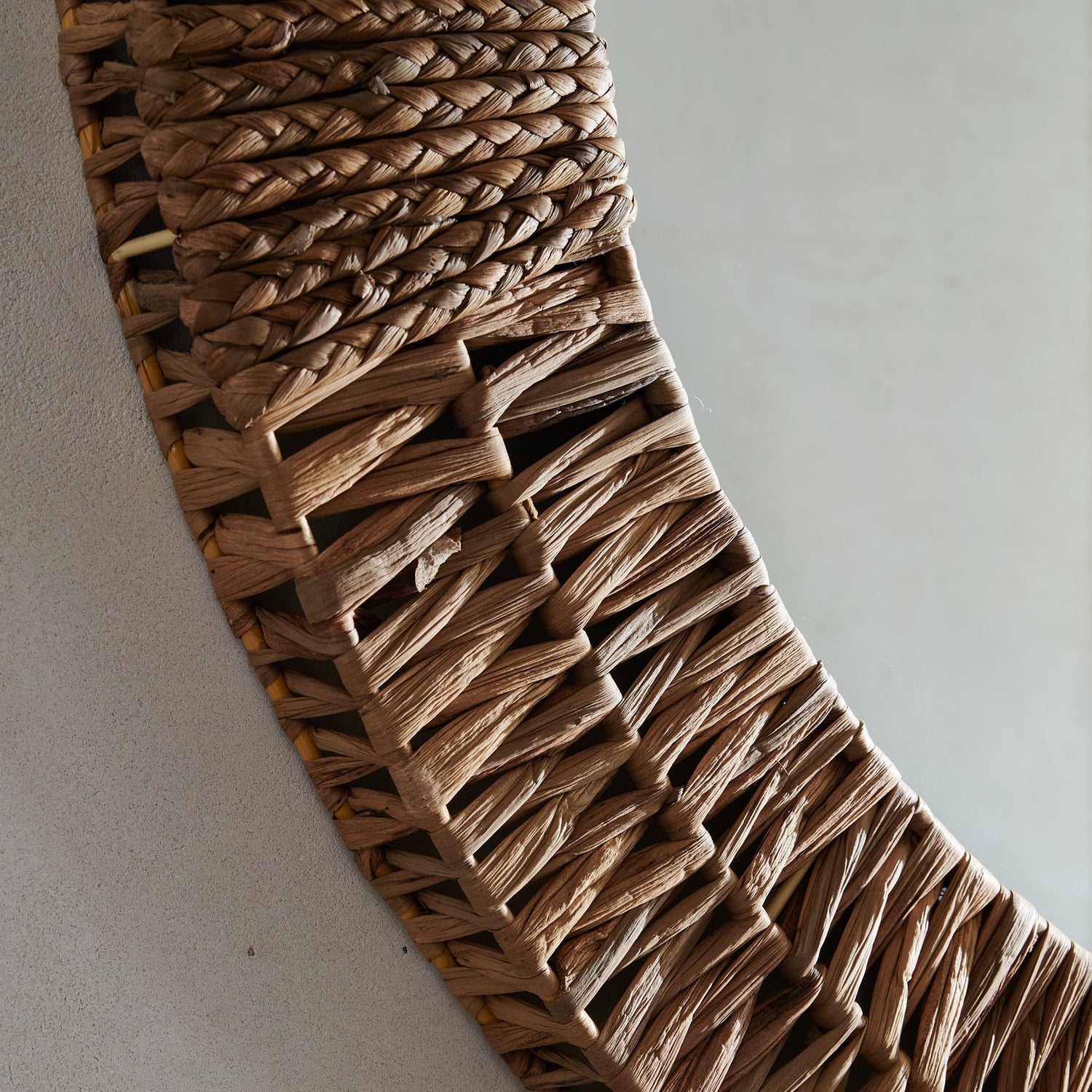 Folha Round Mirror Detail- Number 4