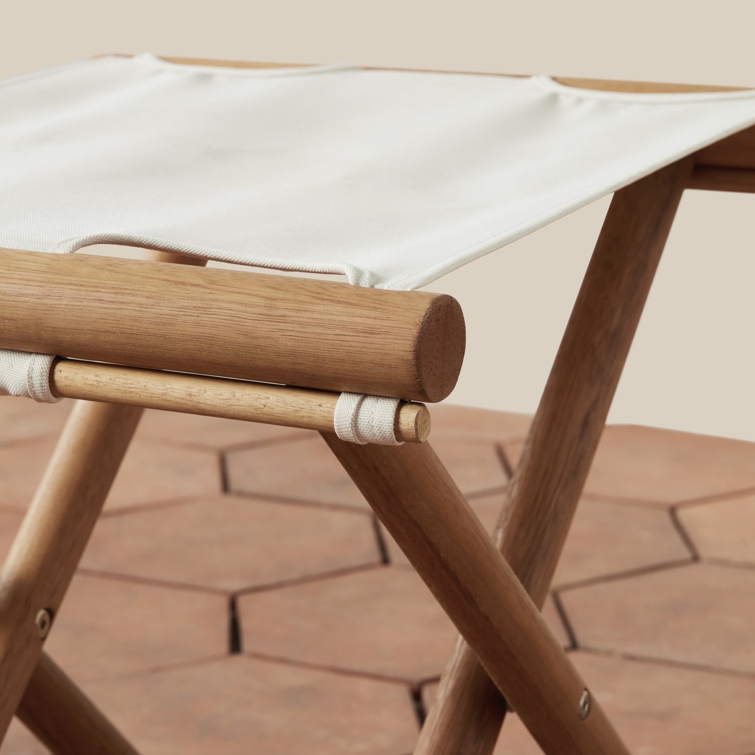 campo stool detail