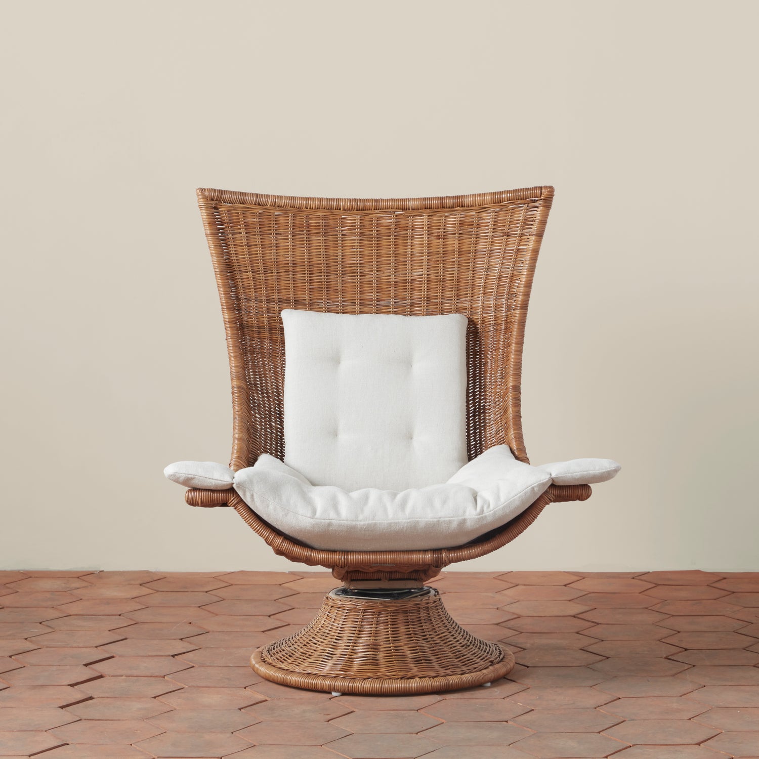 healdsburg wicker swivel chair with cushion front
