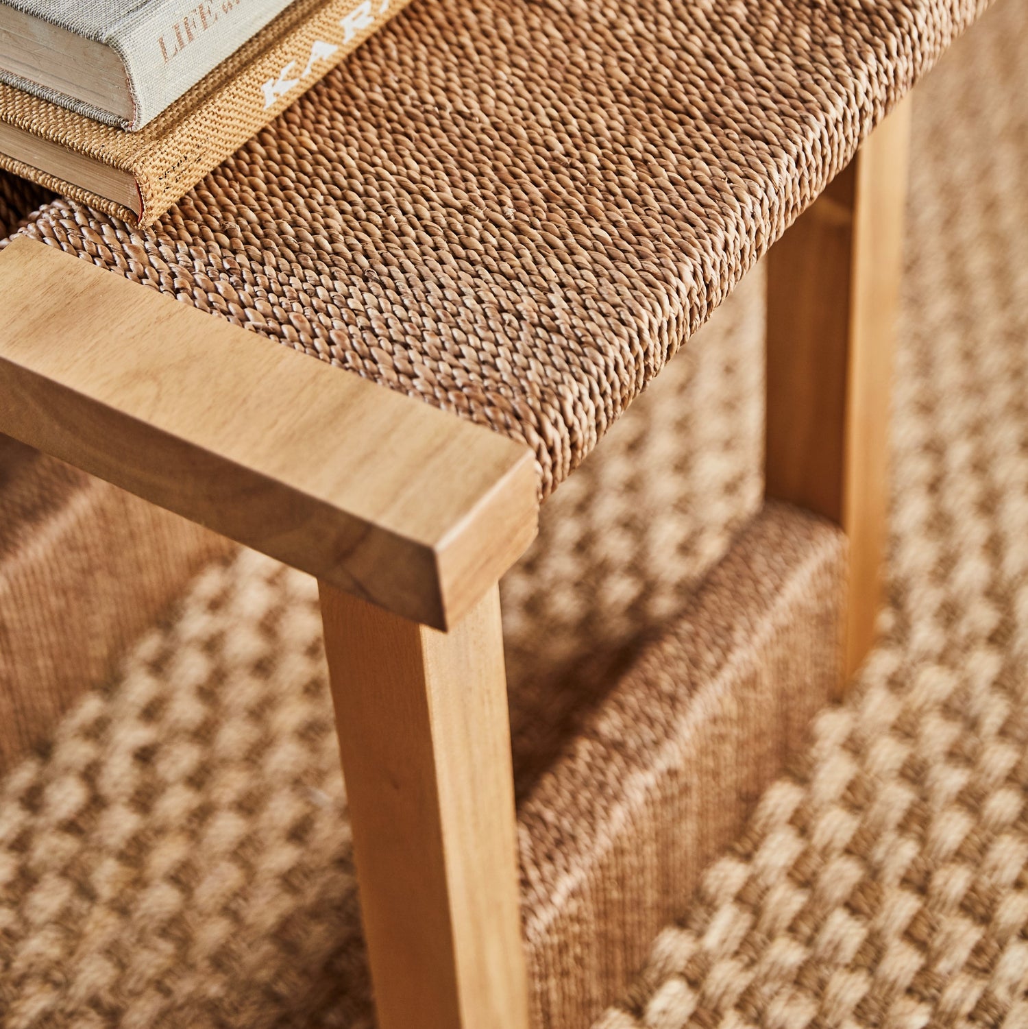 textura side table detail