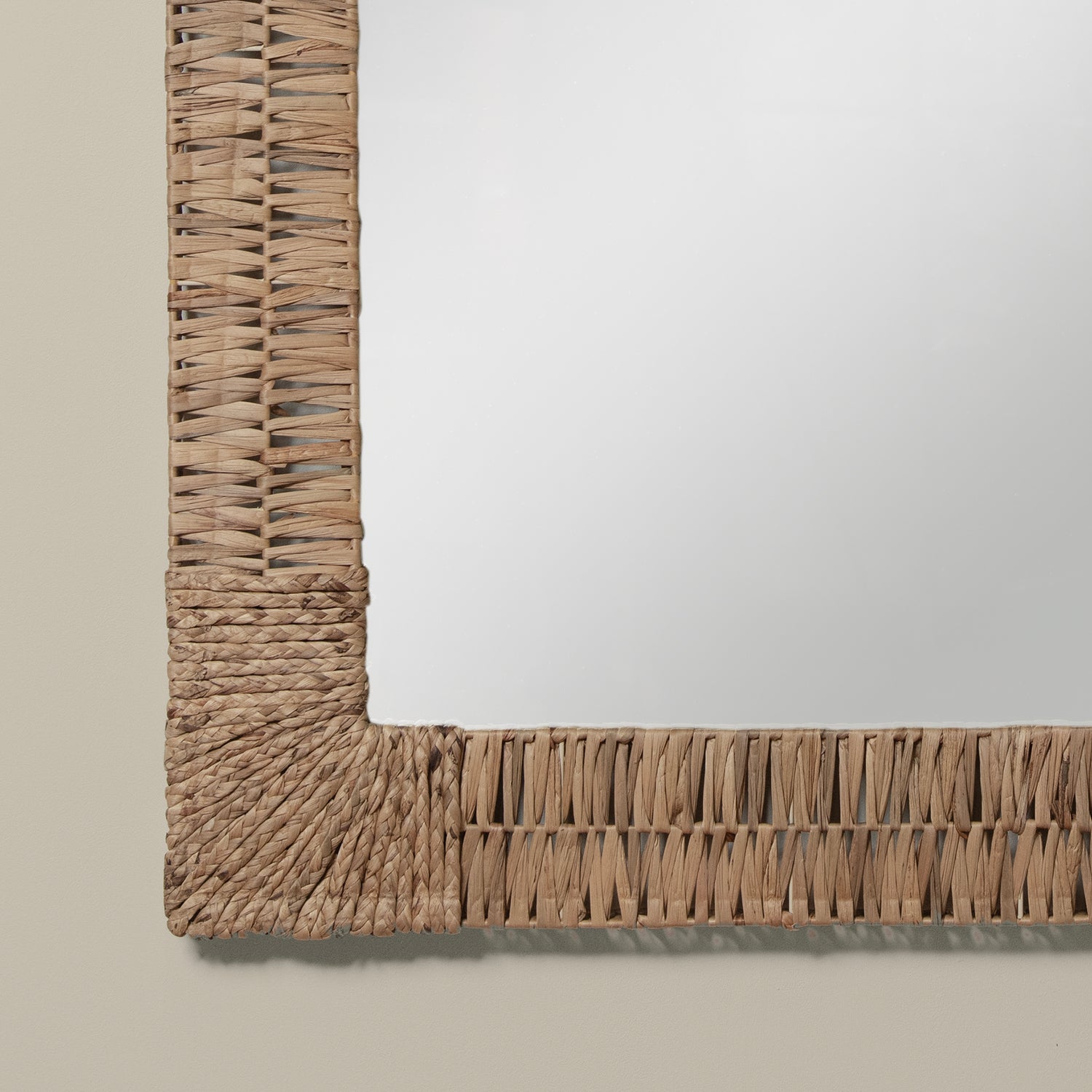folha rectangular mirror in natural detail