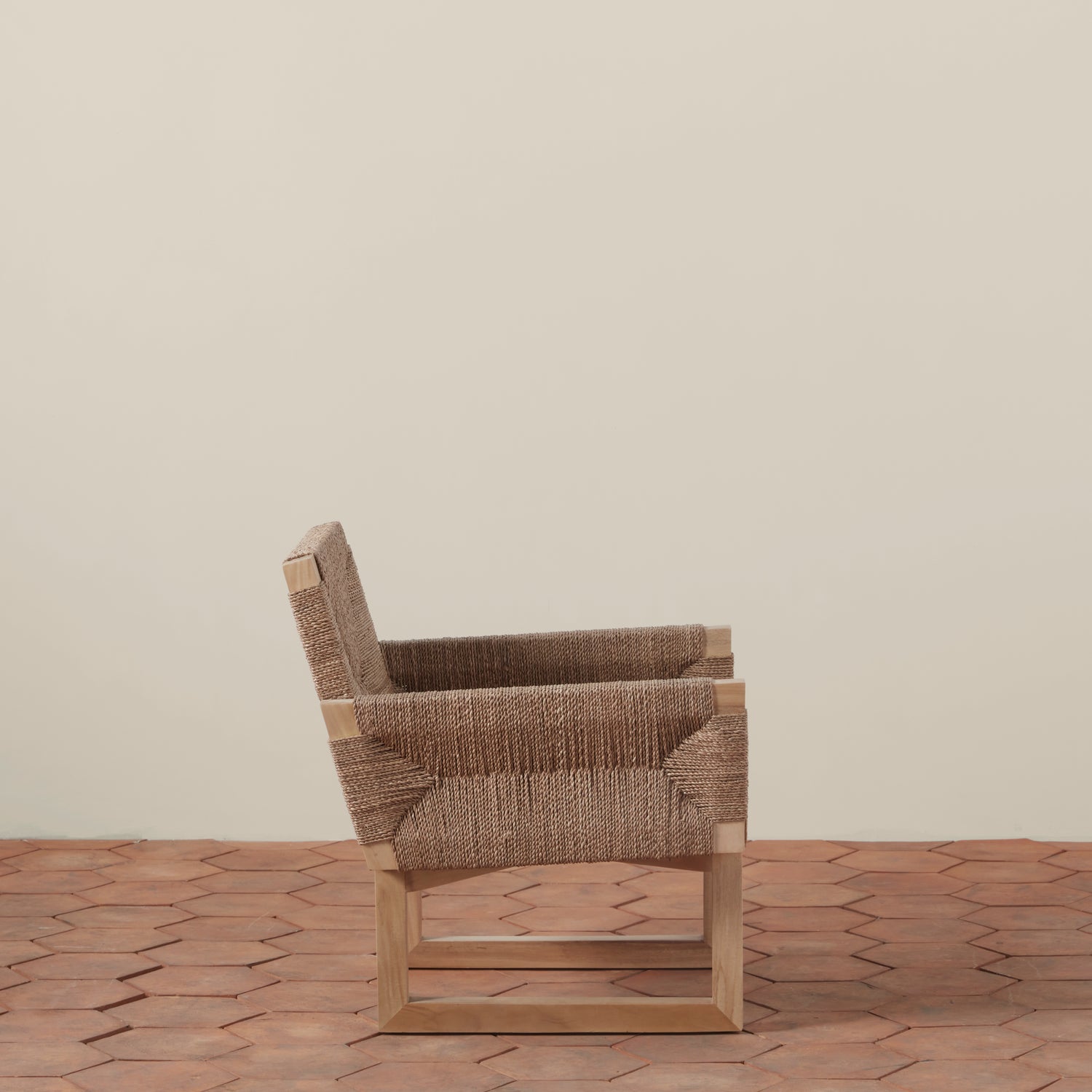 textura lounge chair side